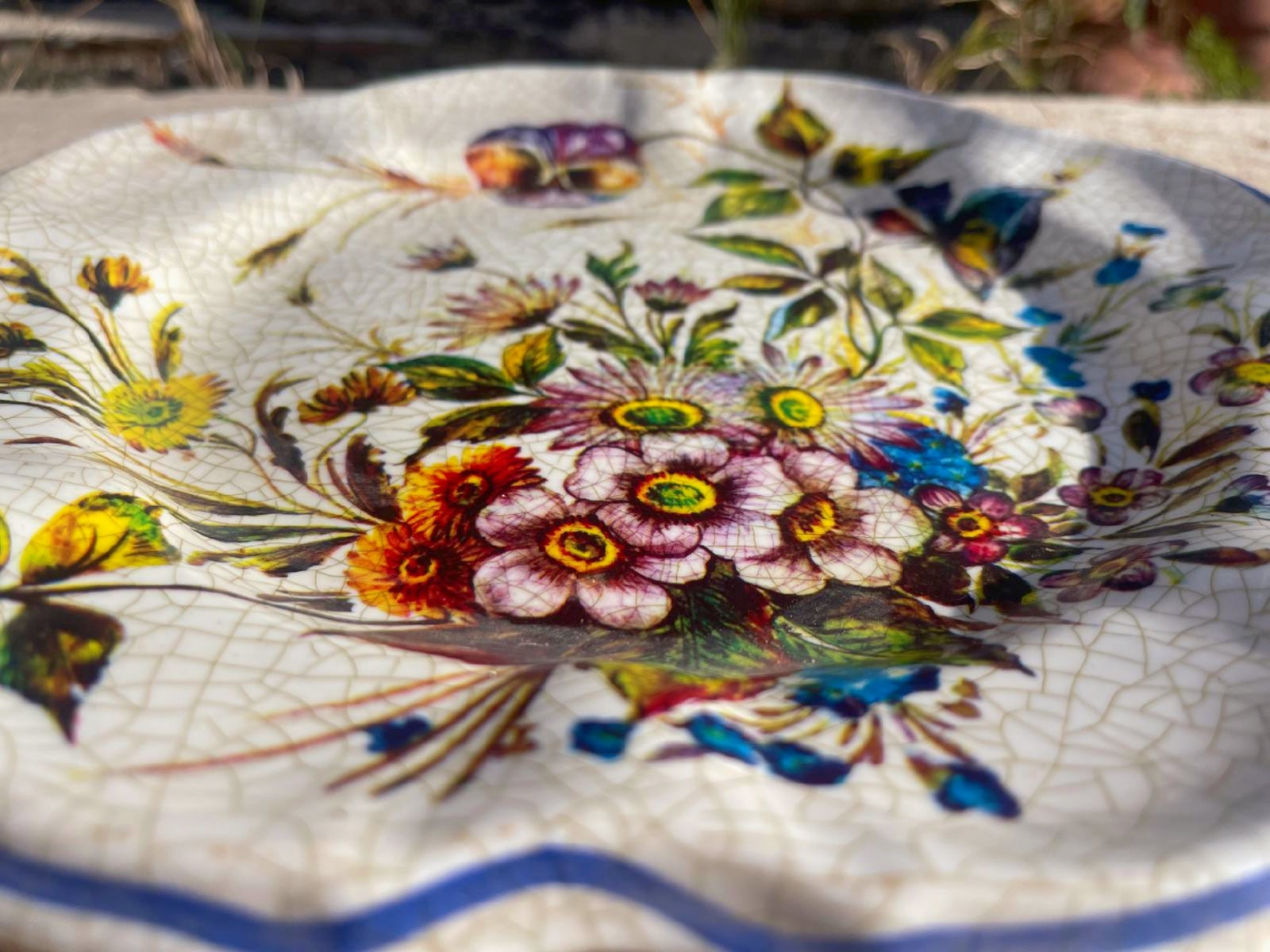 Piatto decorativo Craquelé con motivo floreale - Produzione Italiana