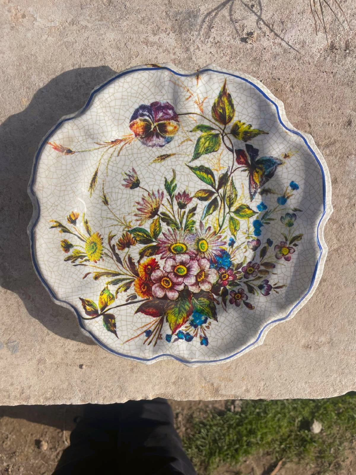 Piatto decorativo Craquelé con motivo floreale - Produzione Italiana