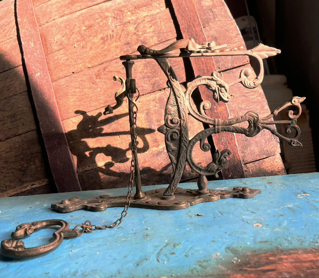 Maniglia d'epoca in ottone con figura alata