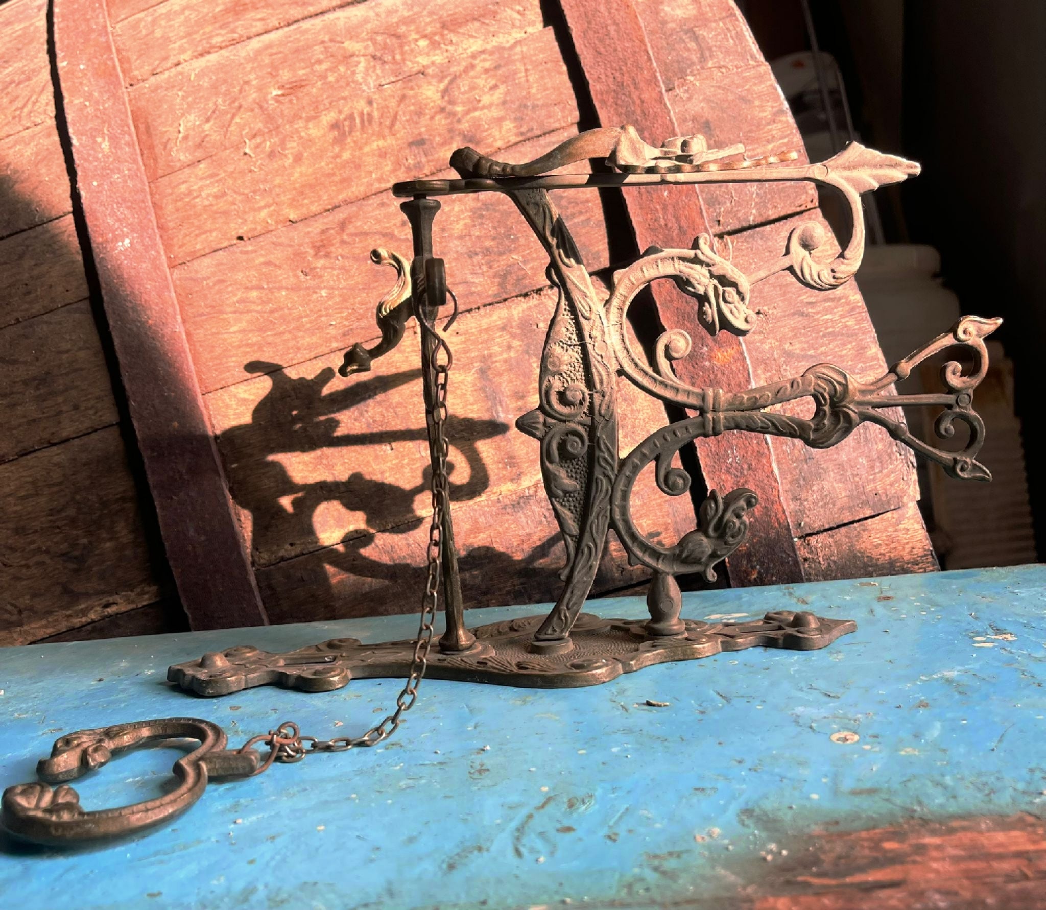 Maniglia d'epoca in ottone con figura alata